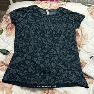 Womens lululemon swiftly tech shirt size 14